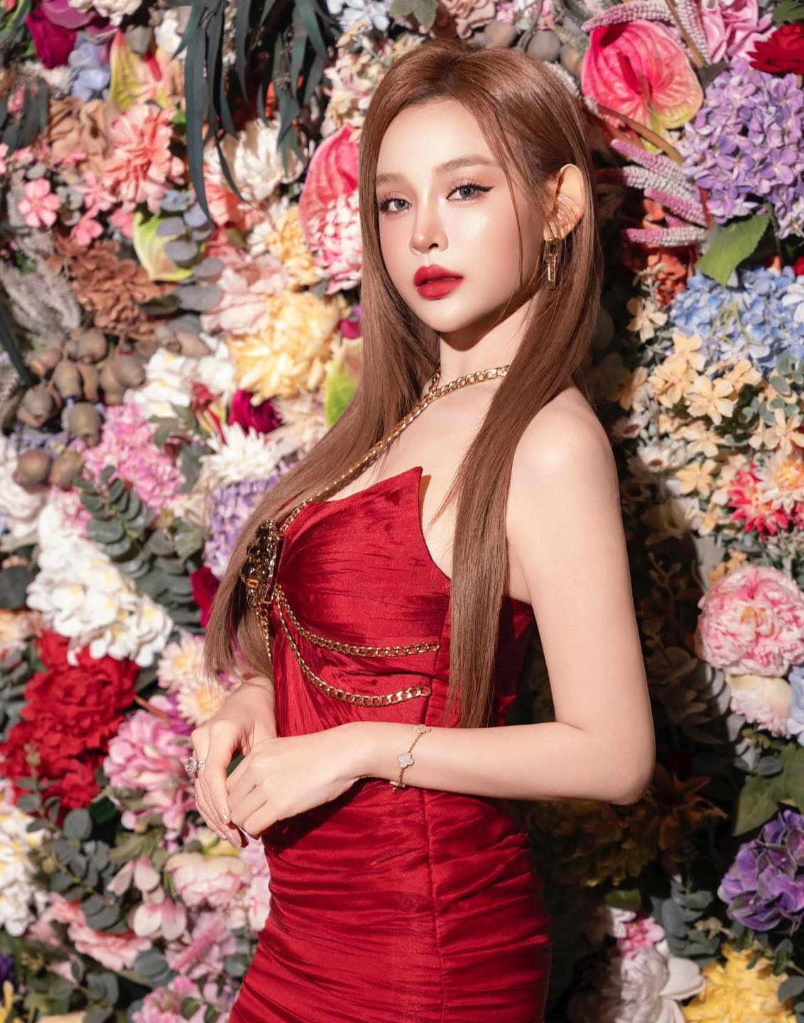 2 nàng dâu hào môn hot nhất Vbiz có đặc điểm tướng tai lạ khiến ai cũng tò mò- Ảnh 1. 2 nàng dâu hào môn hot nhất Vbiz có đặc điểm tướng tai lạ khiến ai cũng tò mò- Ảnh 1.