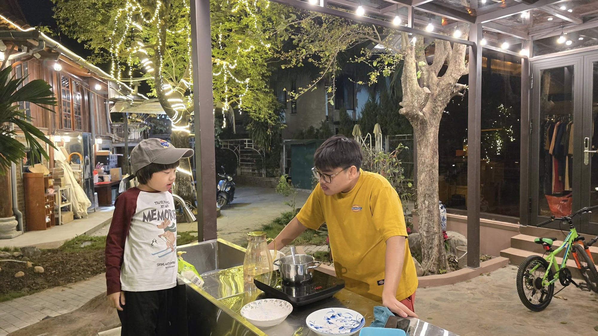 “Cây hài nhí” quốc dân Bi Béo cao lớn bất ngờ sau 10 năm, ca hát đóng kịch vẫn không hot bằng meme khai giảng!- Ảnh 15. “Cây hài nhí” quốc dân Bi Béo cao lớn bất ngờ sau 10 năm, ca hát đóng kịch vẫn không hot bằng meme khai giảng!- Ảnh 15.