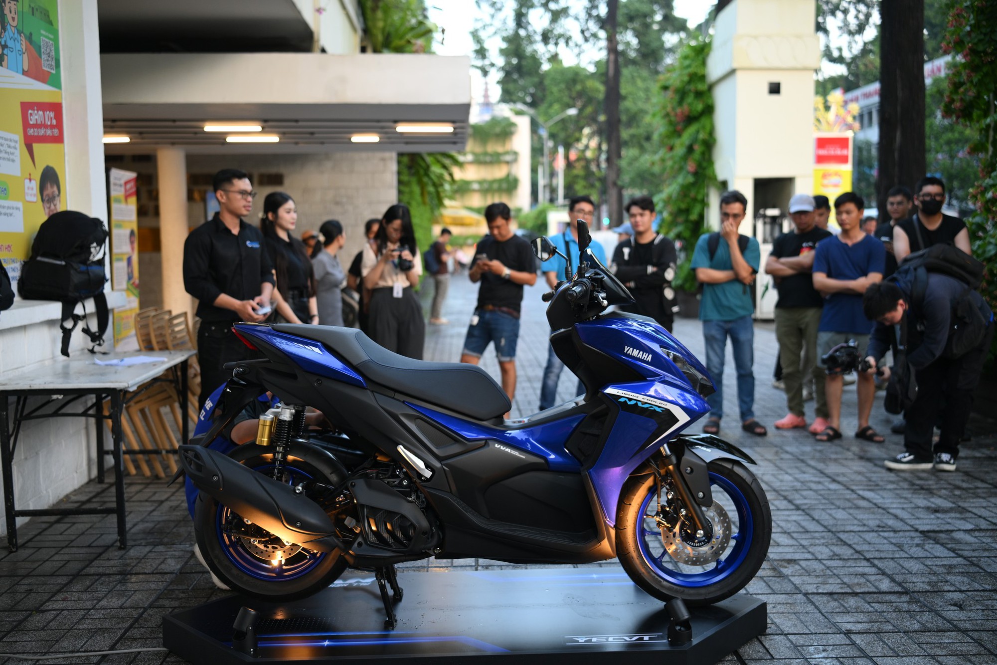 Yamaha NVX 2025 lần đầu trưng bày tại VN: Nhiều công nghệ mới, kỳ vọng giá tốt để đối đầu Air Blade- Ảnh 2. Yamaha NVX 2025 lần đầu trưng bày tại VN: Nhiều công nghệ mới, kỳ vọng giá tốt để đối đầu Air Blade- Ảnh 2.