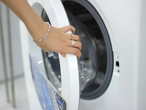 5 thói quen tưởng chừng vô hại nhưng lại đang "giết chết" máy giặt cửa ngang, khiến quần áo càng giặt càng bẩn- Ảnh 5. 5 thói quen tưởng chừng vô hại nhưng lại đang "giết chết" máy giặt cửa ngang, khiến quần áo càng giặt càng bẩn- Ảnh 5.