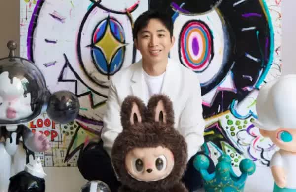 Sức mạnh của Labubu khủng cỡ này: “Tổng tài” 8X của POP MART đã sở hữu tài sản khủng 528 ngàn tỷ chỉ trong vài năm ngắn ngủi- Ảnh 2.