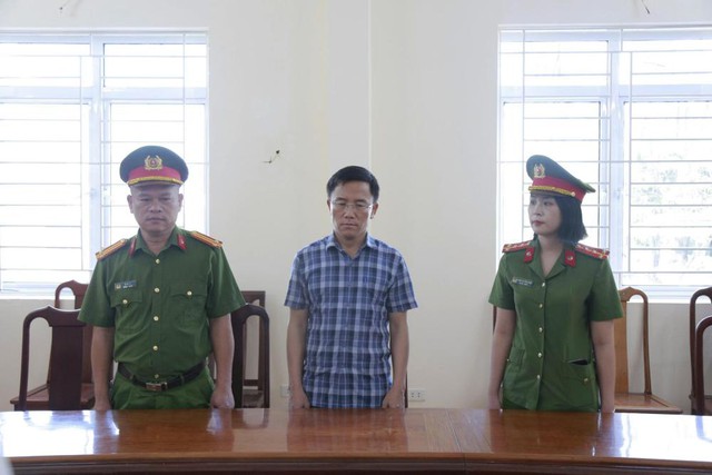 Chủ tịch UBND xã Nguyễn Văn Hưng bị bắt vì tội gì?- Ảnh 2. Chủ tịch UBND xã Nguyễn Văn Hưng bị bắt vì tội gì?- Ảnh 2.