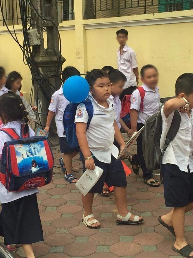 “Cây hài nhí” quốc dân Bi Béo cao lớn bất ngờ sau 10 năm, ca hát đóng kịch vẫn không hot bằng meme khai giảng!- Ảnh 5. “Cây hài nhí” quốc dân Bi Béo cao lớn bất ngờ sau 10 năm, ca hát đóng kịch vẫn không hot bằng meme khai giảng!- Ảnh 5.