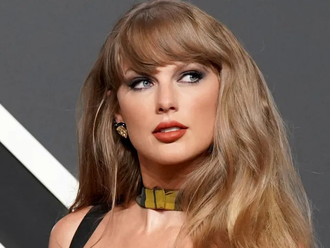 Taylor Swift cầu cứu- Ảnh 1. Taylor Swift cầu cứu- Ảnh 1.