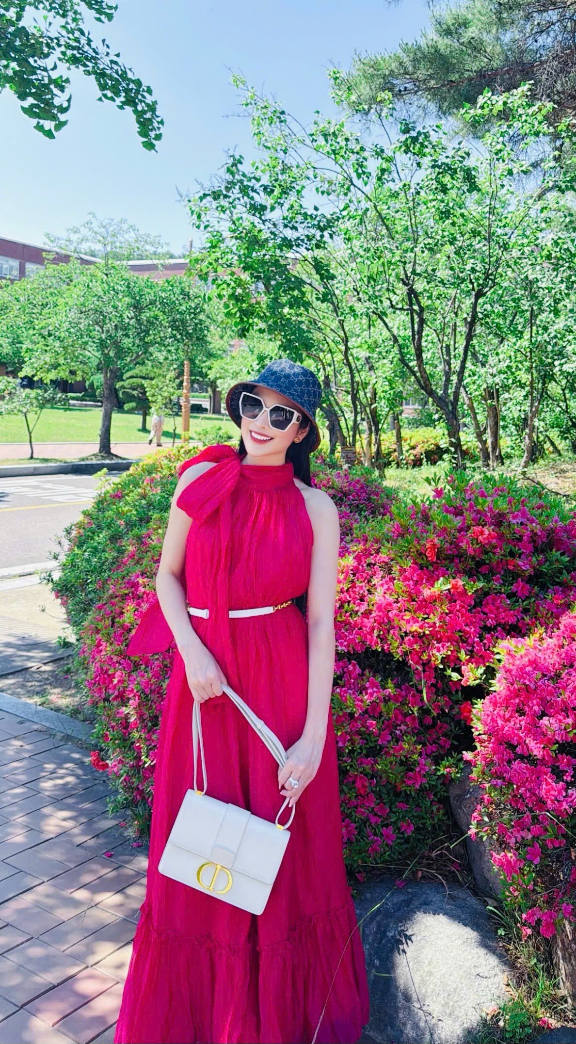 MC Kim Huyền Sâm đăng loạt ảnh du lịch Hàn Quốc cùng con, 40 tuổi trẻ đẹp như 20- Ảnh 1. MC Kim Huyền Sâm đăng loạt ảnh du lịch Hàn Quốc cùng con, 40 tuổi trẻ đẹp như 20- Ảnh 1.
