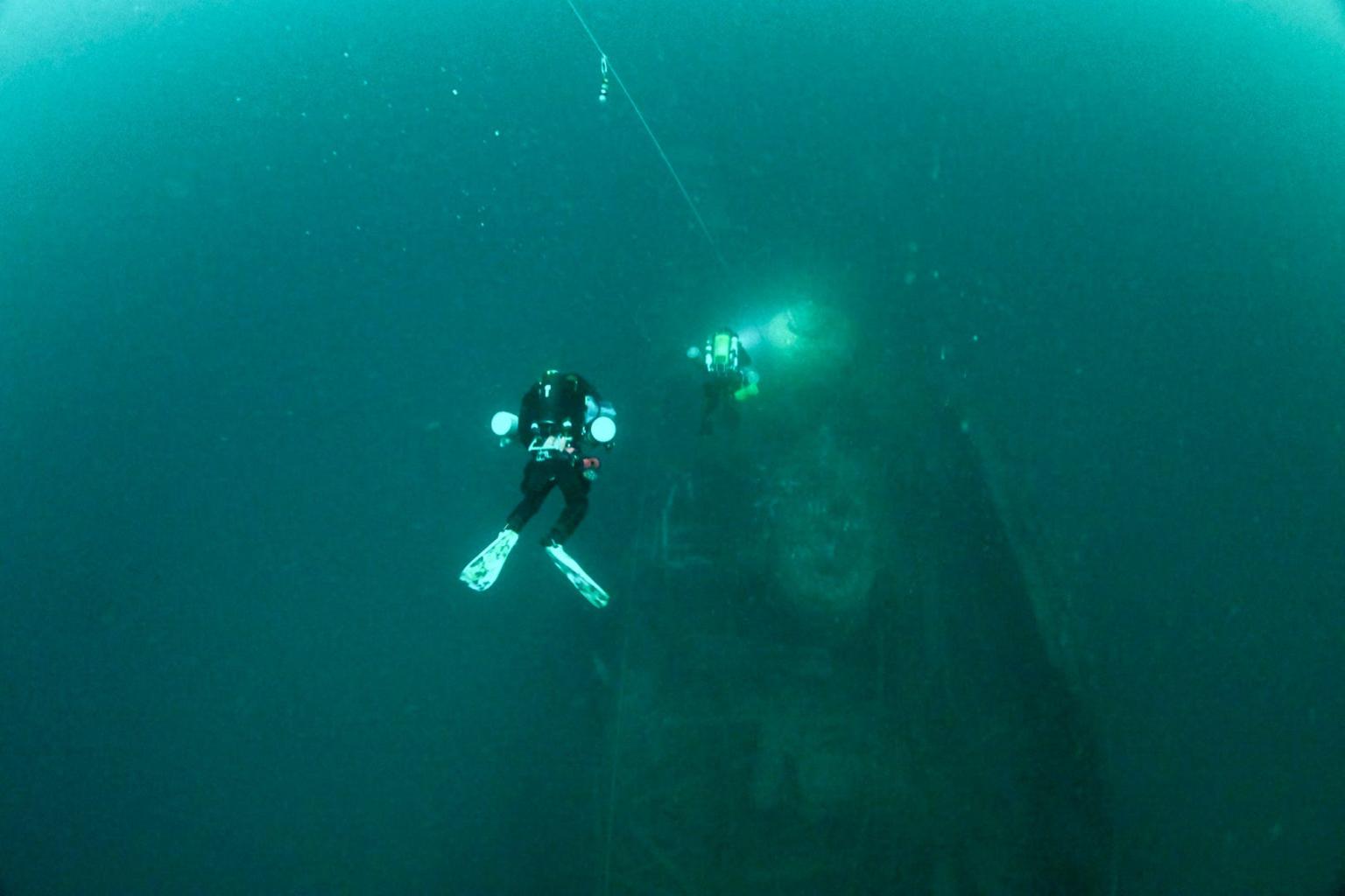 Xác con tàu đắm vừa nổi lên mặt nước sau gần 140 năm, giải mã 1 trong những bí ẩn dai dẳng đau thương nhất nước Anh- Ảnh 4.