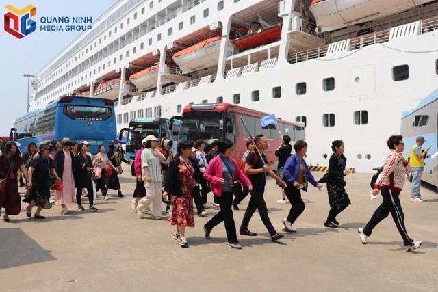 Cuộc "đổ bộ trái mùa": Gần 50.000 khách quốc tế rầm rộ đến một điểm gần Hà Nội- Ảnh 2. Cuộc "đổ bộ trái mùa": Gần 50.000 khách quốc tế rầm rộ đến một điểm gần Hà Nội- Ảnh 2.