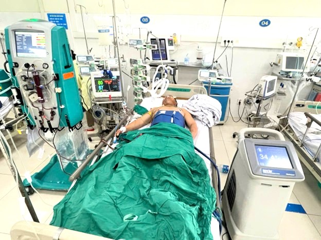 Cụ ông 60 tuổi bị nhồi máu cơ tim cấp, tiên lượng tử vong trên 90% được bác sĩ Hải Phòng cứu sống nhờ cách hạ thân nhiệt còn 34 độ C- Ảnh 1. Cụ ông 60 tuổi bị nhồi máu cơ tim cấp, tiên lượng tử vong trên 90% được bác sĩ Hải Phòng cứu sống nhờ cách hạ thân nhiệt còn 34 độ C- Ảnh 1.