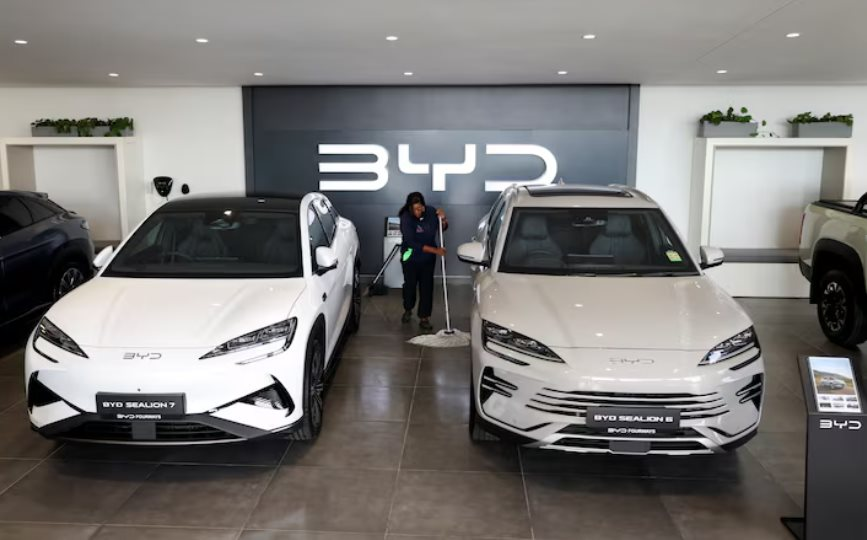 'Mắt thần' giá 0 đồng của Trung Quốc: Thứ đang hủy hoại giấc mơ giúp Tesla thu 1.000 tỷ USD không phải nhờ xe điện của Elon Musk- Ảnh 1. 'Mắt thần' giá 0 đồng của Trung Quốc: Thứ đang hủy hoại giấc mơ giúp Tesla thu 1.000 tỷ USD không phải nhờ xe điện của Elon Musk- Ảnh 1.