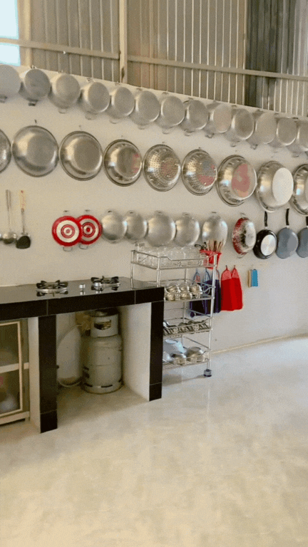 Ghé bếp miền Tây sạch đến ngỡ ngàng: Dù nấu củi vẫn gọn tinh tươm, không một vết bẩn, hút hàng triệu lượt xem- Ảnh 11. Ghé bếp miền Tây sạch đến ngỡ ngàng: Dù nấu củi vẫn gọn tinh tươm, không một vết bẩn, hút hàng triệu lượt xem- Ảnh 11.