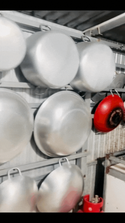 Ghé bếp miền Tây sạch đến ngỡ ngàng: Dù nấu củi vẫn gọn tinh tươm, không một vết bẩn, hút hàng triệu lượt xem- Ảnh 15. Ghé bếp miền Tây sạch đến ngỡ ngàng: Dù nấu củi vẫn gọn tinh tươm, không một vết bẩn, hút hàng triệu lượt xem- Ảnh 15.