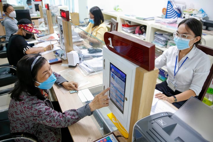 Đề xuất lập tức đình chỉ công tác với công chức nhũng nhiễu người dân, doanh nghiệp- Ảnh 1. Đề xuất lập tức đình chỉ công tác với công chức nhũng nhiễu người dân, doanh nghiệp- Ảnh 1.