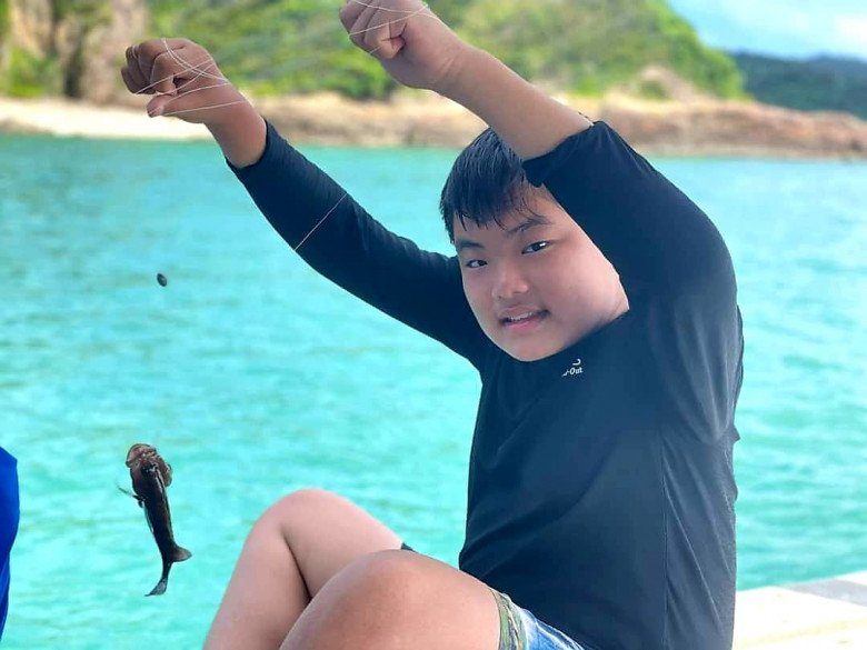 “Cây hài nhí” quốc dân Bi Béo cao lớn bất ngờ sau 10 năm, ca hát đóng kịch vẫn không hot bằng meme khai giảng!- Ảnh 9. “Cây hài nhí” quốc dân Bi Béo cao lớn bất ngờ sau 10 năm, ca hát đóng kịch vẫn không hot bằng meme khai giảng!- Ảnh 9.