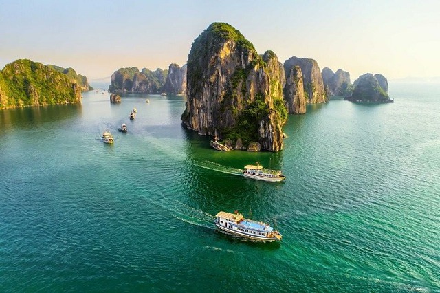Khách Tây thốt lên về 1 địa danh nổi tiếng của Việt Nam: Đây là nơi chúng tôi ngắm hoàng hôn đẹp nhất- Ảnh 2. Khách Tây thốt lên về 1 địa danh nổi tiếng của Việt Nam: Đây là nơi chúng tôi ngắm hoàng hôn đẹp nhất- Ảnh 2.