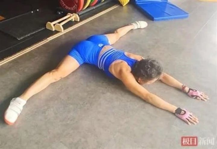 Bã lão U80 có cơ bụng 6 múi, dù già nhất vẫn đoạt giải cuộc thi thể hình- Ảnh 2. Bã lão U80 có cơ bụng 6 múi, dù già nhất vẫn đoạt giải cuộc thi thể hình- Ảnh 2.