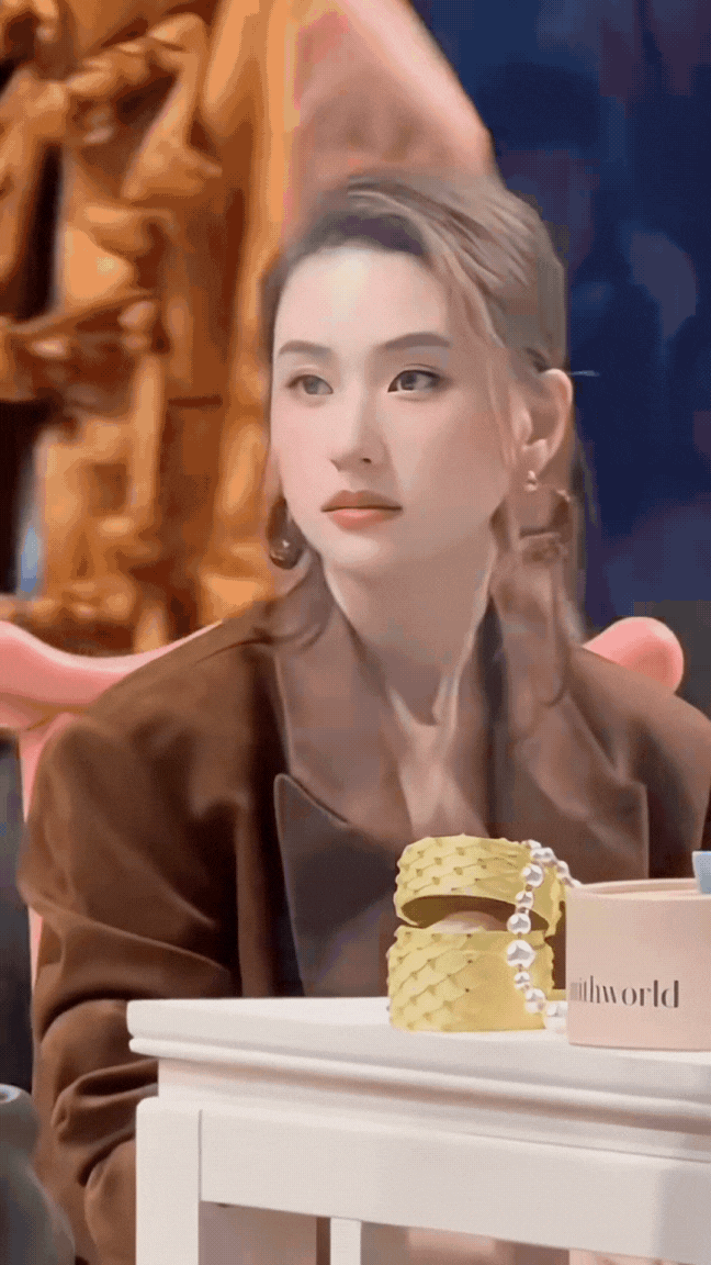 Hà Siêu Liên và nét tướng "con nhà giàu bẩm sinh" trên gương mặt: Bảo sao cả đời sống trong nhung lụa, vượng tài phát lộc từ trứng nước- Ảnh 2. Hà Siêu Liên và nét tướng "con nhà giàu bẩm sinh" trên gương mặt: Bảo sao cả đời sống trong nhung lụa, vượng tài phát lộc từ trứng nước- Ảnh 2.