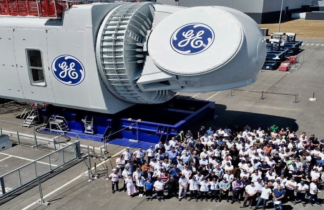 General Electric – Khi 'người khổng lồ' phải tự cắt đôi chân mình: Bài học tái cấu trúc đau đớn nhưng cần thiết!- Ảnh 1. General Electric – Khi 'người khổng lồ' phải tự cắt đôi chân mình: Bài học tái cấu trúc đau đớn nhưng cần thiết!- Ảnh 1.