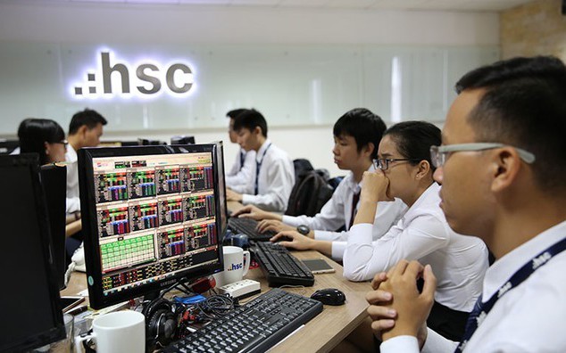 HSC chốt danh sách cổ đông để chào bán gần 360 triệu cổ phiếu- Ảnh 1. HSC chốt danh sách cổ đông để chào bán gần 360 triệu cổ phiếu- Ảnh 1.