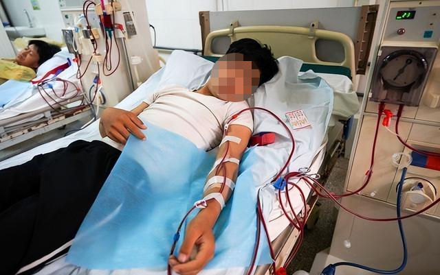 Chàng trai suy thận sau khi ăn 2 miếng rau: 2 loại rau có vị đắng phải bỏ ngay, rửa dao thớt thật kỹ- Ảnh 1. Chàng trai suy thận sau khi ăn 2 miếng rau: 2 loại rau có vị đắng phải bỏ ngay, rửa dao thớt thật kỹ- Ảnh 1.