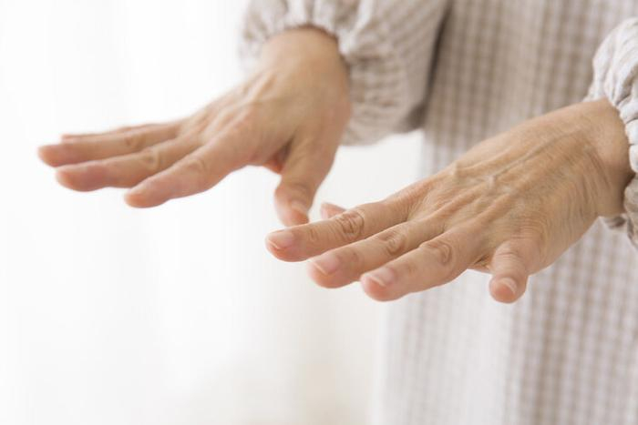 Nhìn vào mu bàn tay có thể biết được tuổi thọ của một người: Những người sống lâu thường có các biểu hiện này trên bàn tay- Ảnh 4.