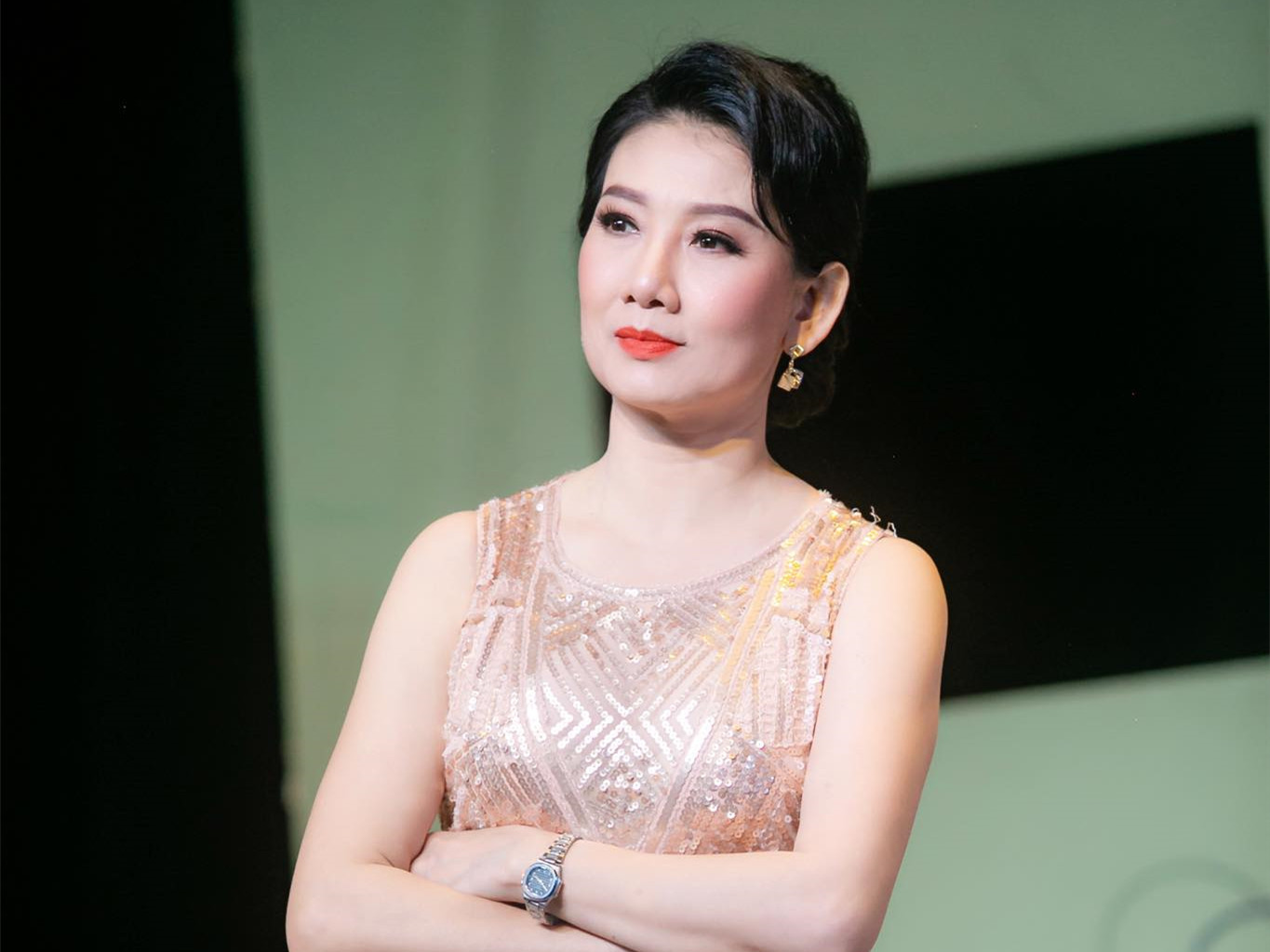 Nhan sắc nữ nghệ sĩ 50 tuổi trẻ đẹp như 30, chưa lấy chồng sinh con, nhiều người ít tuổi theo đuổi- Ảnh 3. Nhan sắc nữ nghệ sĩ 50 tuổi trẻ đẹp như 30, chưa lấy chồng sinh con, nhiều người ít tuổi theo đuổi- Ảnh 3.