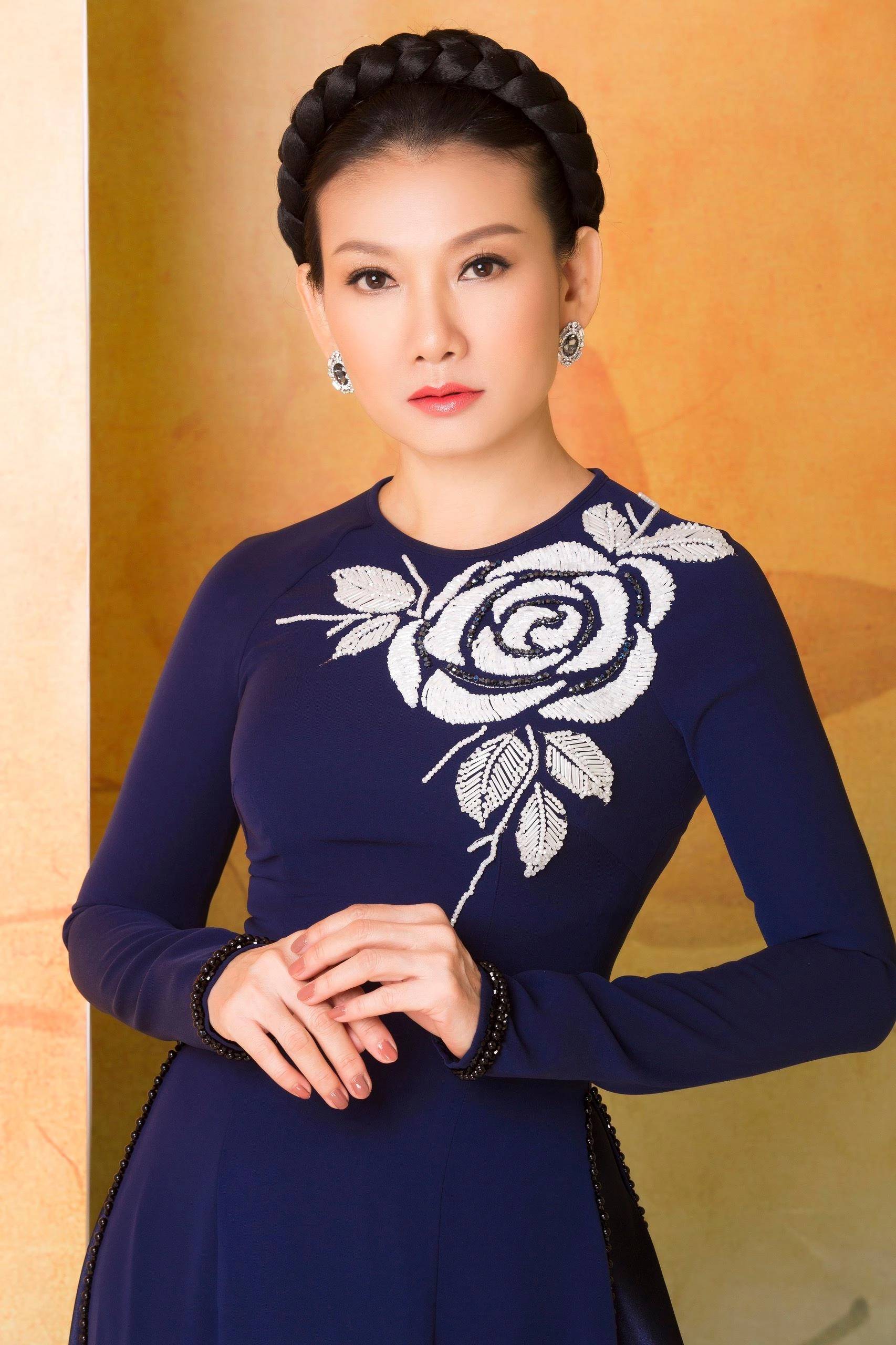 Nhan sắc nữ nghệ sĩ 50 tuổi trẻ đẹp như 30, chưa lấy chồng sinh con, nhiều người ít tuổi theo đuổi- Ảnh 2. Nhan sắc nữ nghệ sĩ 50 tuổi trẻ đẹp như 30, chưa lấy chồng sinh con, nhiều người ít tuổi theo đuổi- Ảnh 2.