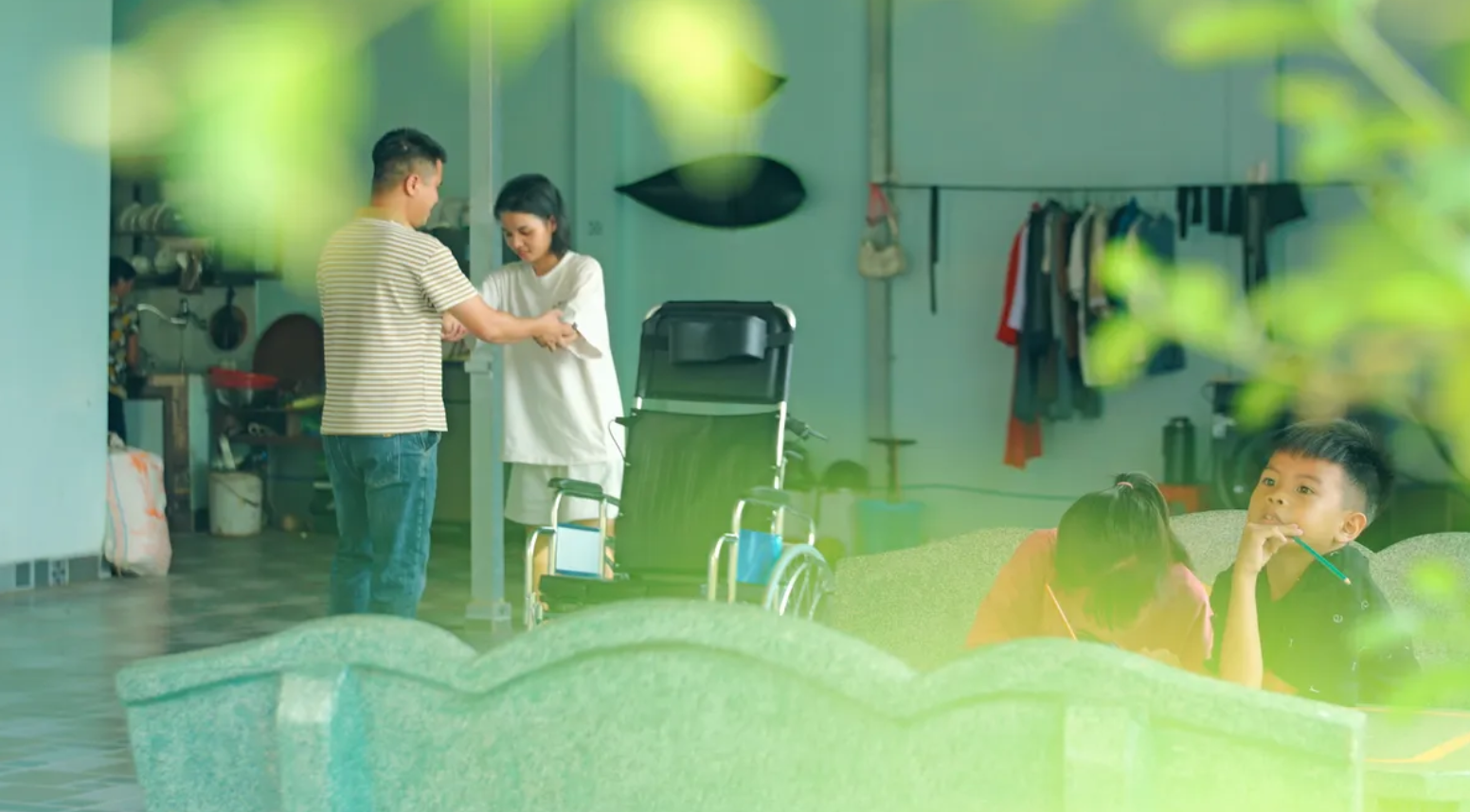 "Khi tỉnh dậy, mẹ thấy mình mất hoàn toàn tay chân rồi": Tiếng khóc ai oán của cô gái 30 tuổi mất tứ chi sau cơn bạo bệnh- Ảnh 4.