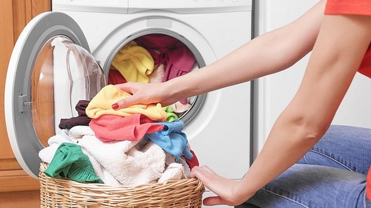 5 thói quen tưởng chừng vô hại nhưng lại đang "giết chết" máy giặt cửa ngang, khiến quần áo càng giặt càng bẩn- Ảnh 2. 5 thói quen tưởng chừng vô hại nhưng lại đang "giết chết" máy giặt cửa ngang, khiến quần áo càng giặt càng bẩn- Ảnh 2.