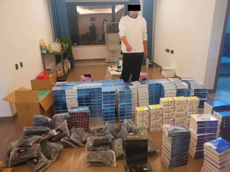 Tịch thu 130.000 túi “cà phê giảm cân” chứa chất cấm, liên quan đến số tiền 54 tỷ đồng- Ảnh 2. Tịch thu 130.000 túi “cà phê giảm cân” chứa chất cấm, liên quan đến số tiền 54 tỷ đồng- Ảnh 2.