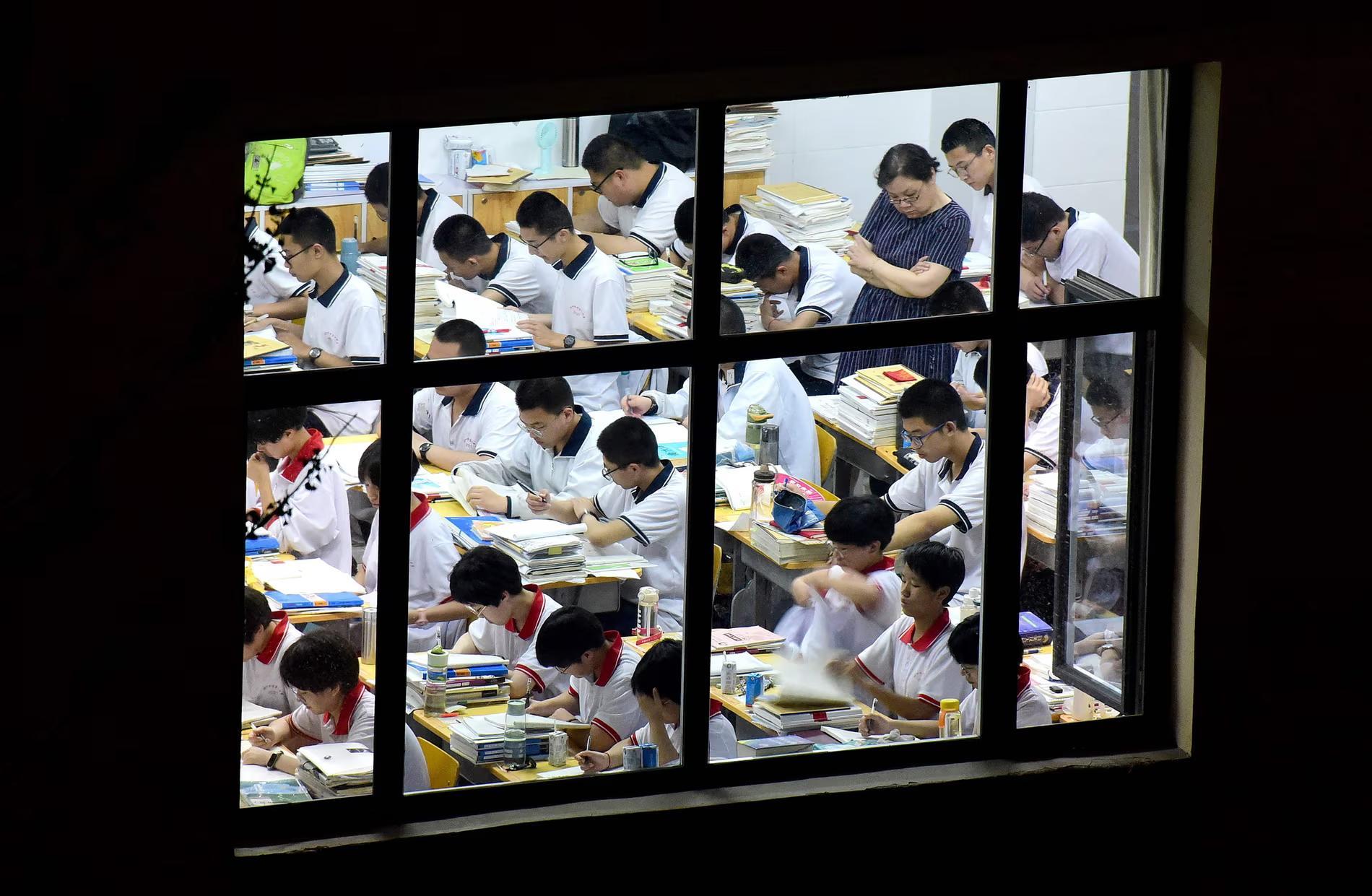 Hàng loạt AI sừng sỏ bị vô hiệu hóa ở Trung Quốc, DeepSeek cũng không tránh khỏi: Chuyện gì đang xảy ra?- Ảnh 2. Hàng loạt AI sừng sỏ bị vô hiệu hóa ở Trung Quốc, DeepSeek cũng không tránh khỏi: Chuyện gì đang xảy ra?- Ảnh 2.