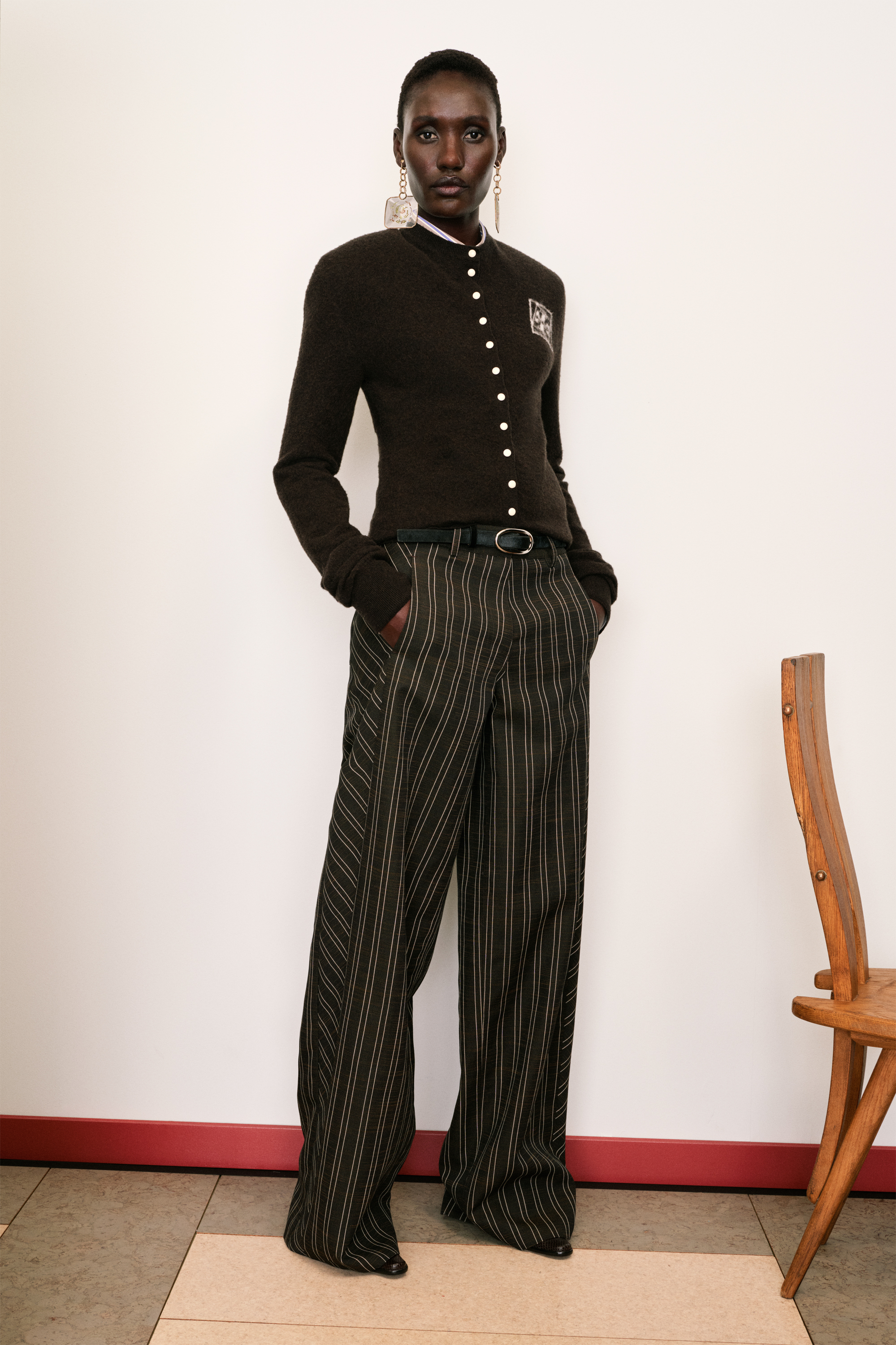 Khi những món đồ công sở không còn đơn điệu và khuôn mẫu: Áo polo, trench coat cũng có thể cá tính đến thế này trong BST mới của Tory Burch- Ảnh 3. Khi những món đồ công sở không còn đơn điệu và khuôn mẫu: Áo polo, trench coat cũng có thể cá tính đến thế này trong BST mới của Tory Burch- Ảnh 3.