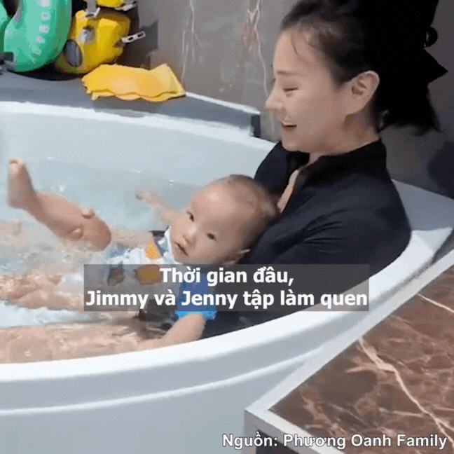 Vợ chồng Phương Oanh và Shark Bình chăm con sinh đôi cực khéo: Mới 1 tuổi đã cho học bơi, cuối tuần đều "full lịch" bên con- Ảnh 1. Vợ chồng Phương Oanh và Shark Bình chăm con sinh đôi cực khéo: Mới 1 tuổi đã cho học bơi, cuối tuần đều "full lịch" bên con- Ảnh 1.
