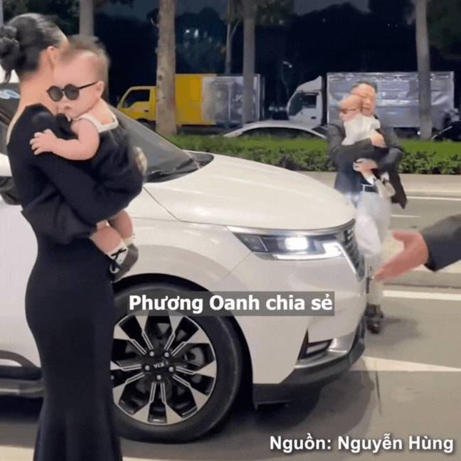 Vợ chồng Phương Oanh và Shark Bình chăm con sinh đôi cực khéo: Mới 1 tuổi đã cho học bơi, cuối tuần đều "full lịch" bên con- Ảnh 5. Vợ chồng Phương Oanh và Shark Bình chăm con sinh đôi cực khéo: Mới 1 tuổi đã cho học bơi, cuối tuần đều "full lịch" bên con- Ảnh 5.