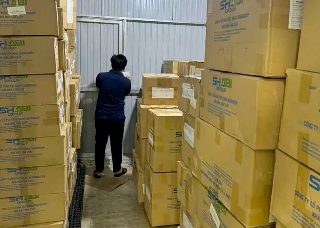 Giám đốc nói lý do vứt bỏ hàng nghìn hộp thực phẩm chức năng ở TPHCM- Ảnh 3. Giám đốc nói lý do vứt bỏ hàng nghìn hộp thực phẩm chức năng ở TPHCM- Ảnh 3.