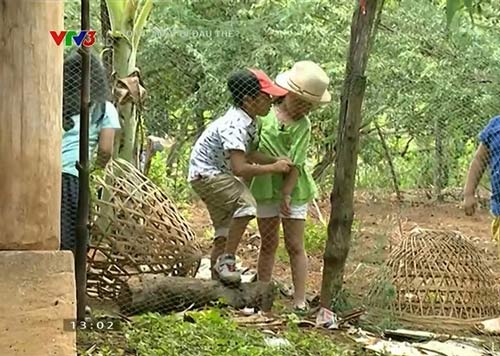 "Quý tử nhà giàu" chịu lội bùn, bắt vịt, rửa bát trong "Bố ơi, mình đi đâu thế?" nay thành "soái ca" sống tự lập ở trời Tây- Ảnh 8. "Quý tử nhà giàu" chịu lội bùn, bắt vịt, rửa bát trong "Bố ơi, mình đi đâu thế?" nay thành "soái ca" sống tự lập ở trời Tây- Ảnh 8.