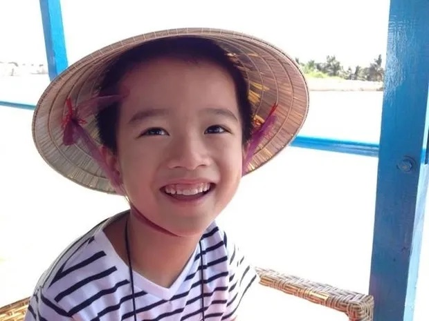 "Quý tử nhà giàu" chịu lội bùn, bắt vịt, rửa bát trong "Bố ơi, mình đi đâu thế?" nay thành "soái ca" sống tự lập ở trời Tây- Ảnh 2. "Quý tử nhà giàu" chịu lội bùn, bắt vịt, rửa bát trong "Bố ơi, mình đi đâu thế?" nay thành "soái ca" sống tự lập ở trời Tây- Ảnh 2.