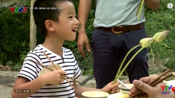 "Quý tử nhà giàu" chịu lội bùn, bắt vịt, rửa bát trong "Bố ơi, mình đi đâu thế?" nay thành "soái ca" sống tự lập ở trời Tây- Ảnh 4. "Quý tử nhà giàu" chịu lội bùn, bắt vịt, rửa bát trong "Bố ơi, mình đi đâu thế?" nay thành "soái ca" sống tự lập ở trời Tây- Ảnh 4.