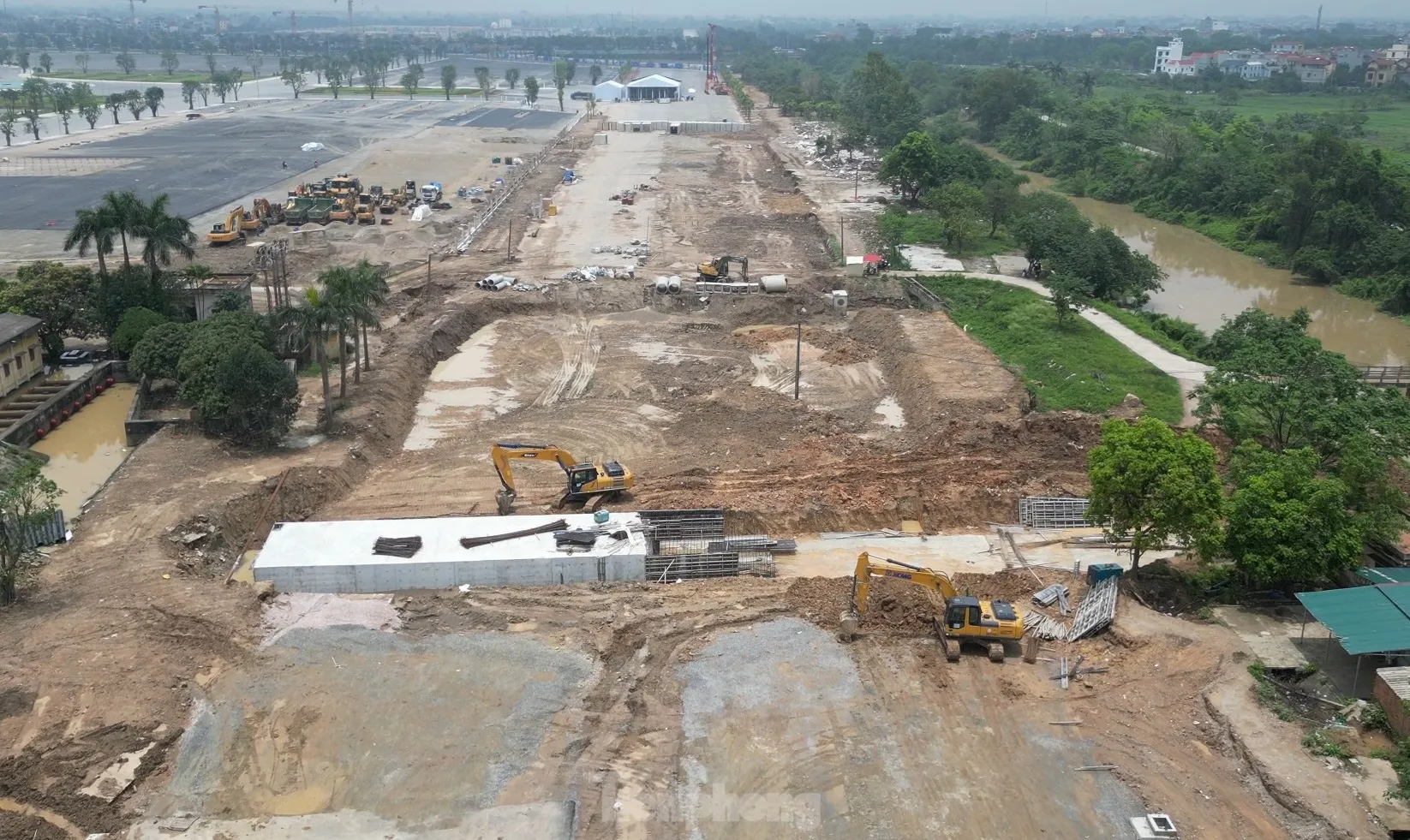Hiện trường dự án cầu Tứ Liên phía nội thành vẫn 'nằm yên'- Ảnh 2.