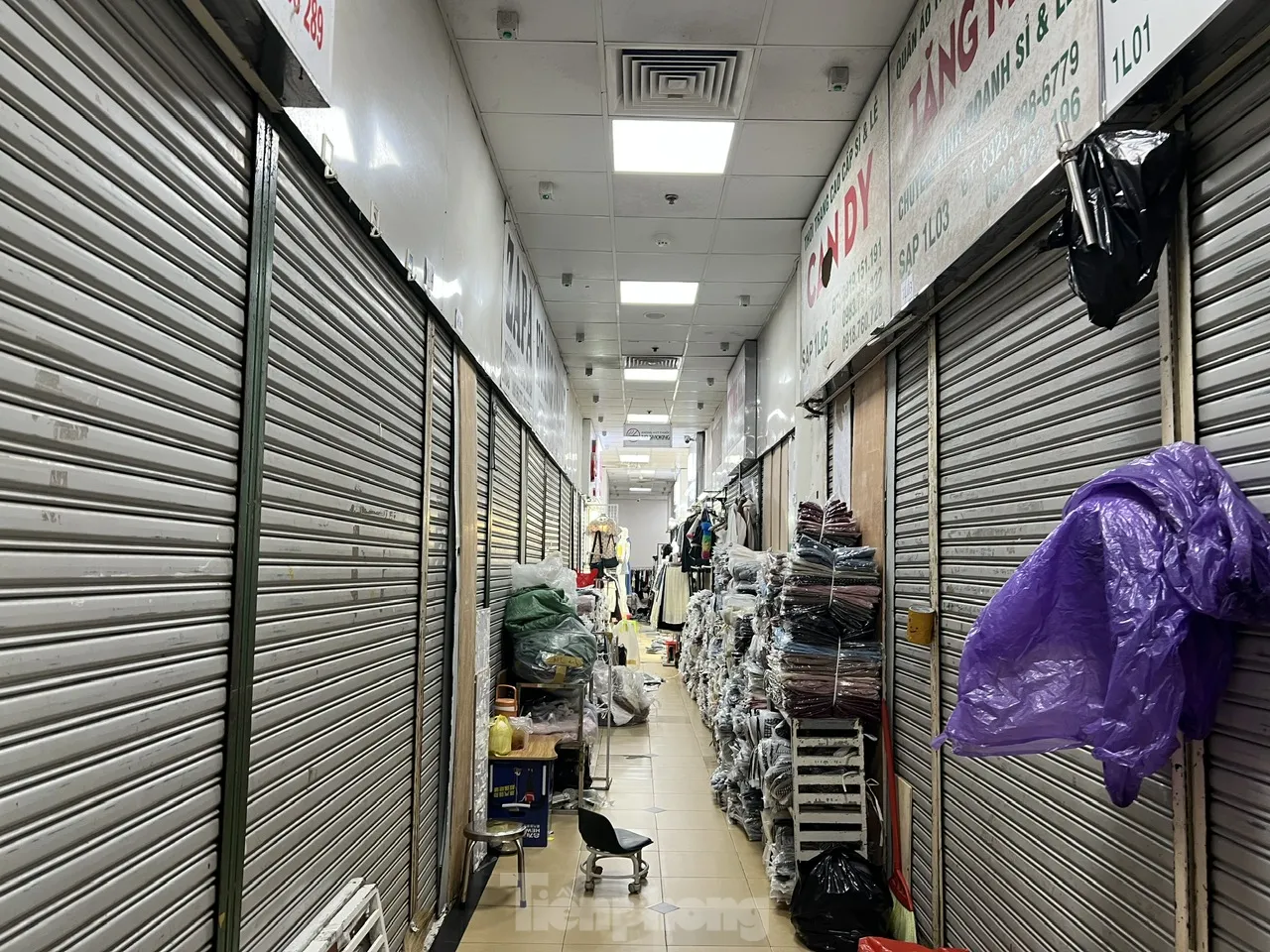 Cảnh chưa từng thấy tại những 'thiên đường mua sắm' ở TPHCM- Ảnh 8. Cảnh chưa từng thấy tại những 'thiên đường mua sắm' ở TPHCM- Ảnh 8.