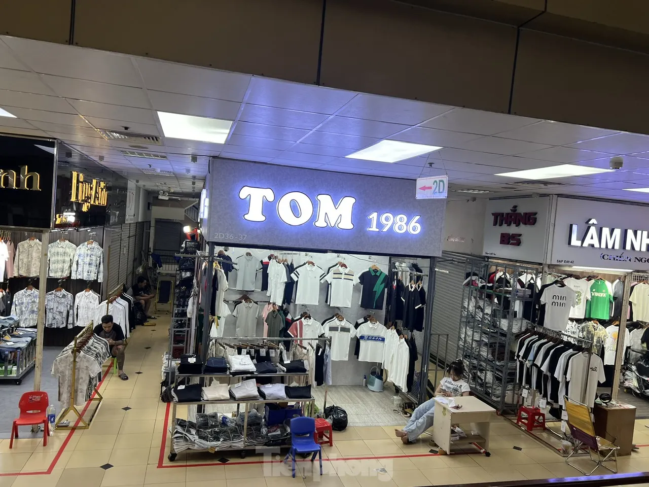 Cảnh chưa từng thấy tại những 'thiên đường mua sắm' ở TPHCM- Ảnh 7. Cảnh chưa từng thấy tại những 'thiên đường mua sắm' ở TPHCM- Ảnh 7.