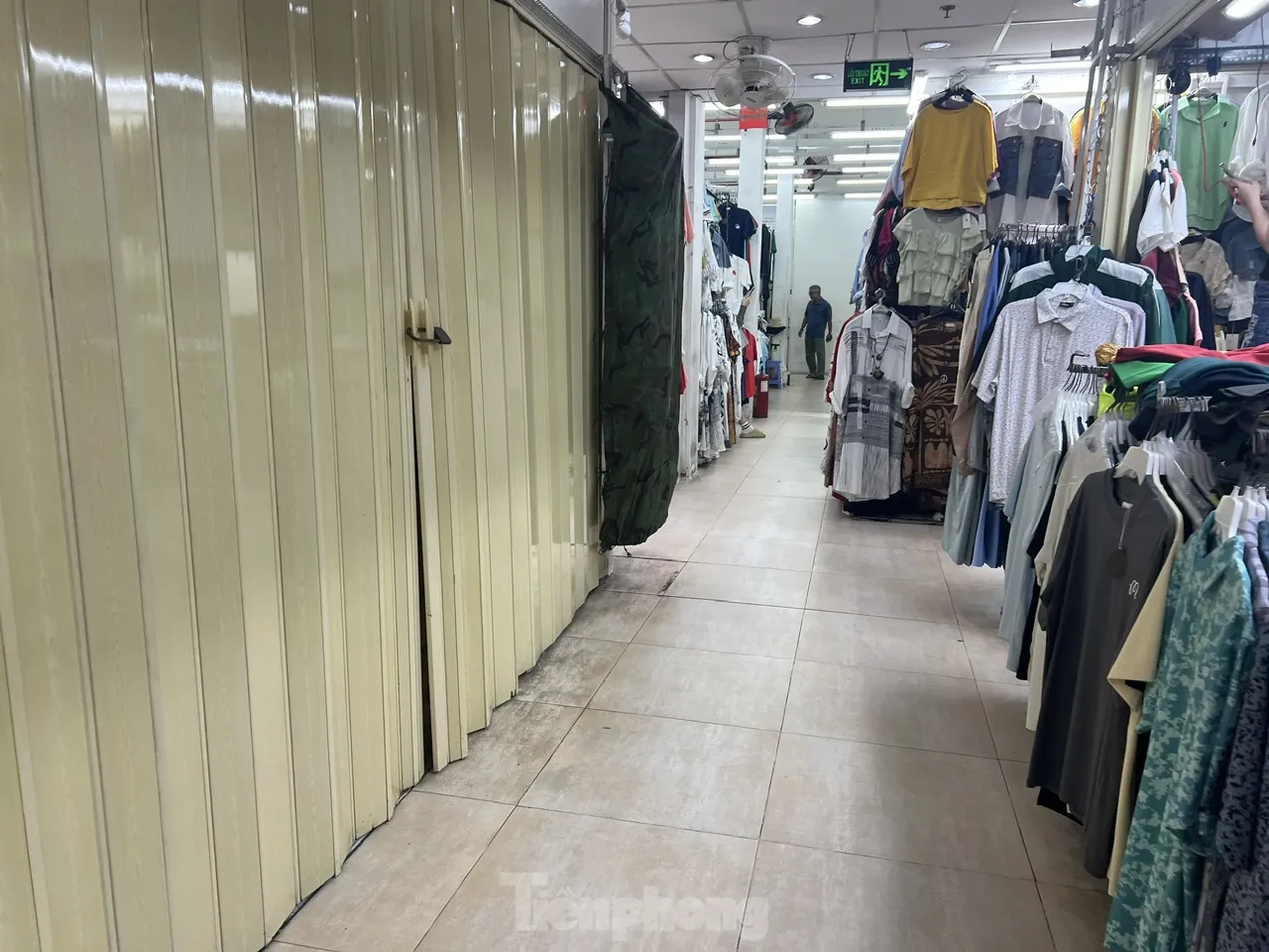 Cảnh chưa từng thấy tại những 'thiên đường mua sắm' ở TPHCM- Ảnh 1. Cảnh chưa từng thấy tại những 'thiên đường mua sắm' ở TPHCM- Ảnh 1.