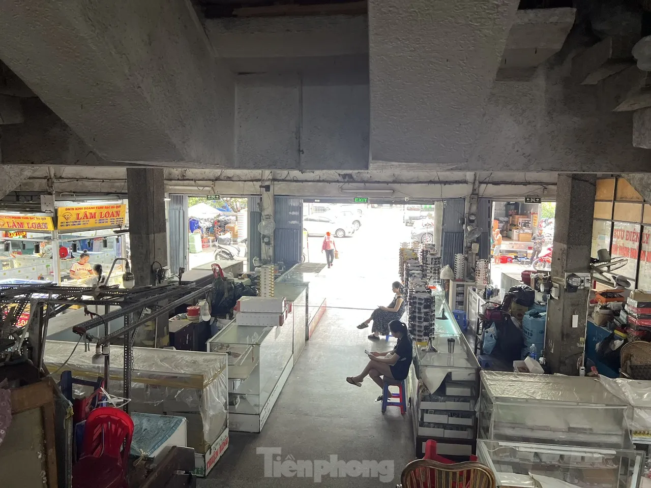 Cảnh chưa từng thấy tại những 'thiên đường mua sắm' ở TPHCM- Ảnh 15. Cảnh chưa từng thấy tại những 'thiên đường mua sắm' ở TPHCM- Ảnh 15.
