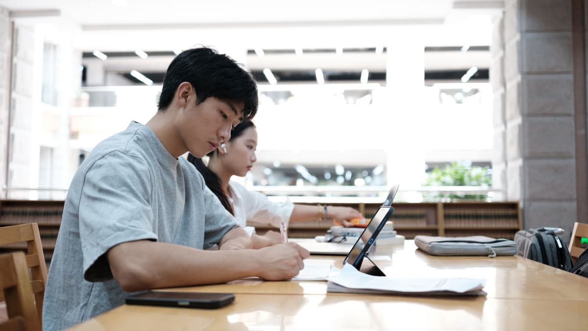 Hàng loạt AI sừng sỏ bị vô hiệu hóa ở Trung Quốc, DeepSeek cũng không tránh khỏi: Chuyện gì đang xảy ra?- Ảnh 1. Hàng loạt AI sừng sỏ bị vô hiệu hóa ở Trung Quốc, DeepSeek cũng không tránh khỏi: Chuyện gì đang xảy ra?- Ảnh 1.