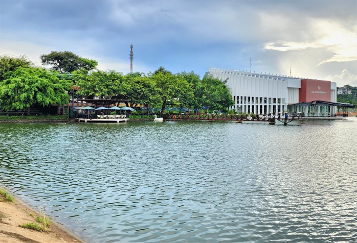 Cận cảnh khu "đất vàng" công viên thành đất… tư!- Ảnh 2. Cận cảnh khu "đất vàng" công viên thành đất… tư!- Ảnh 2.