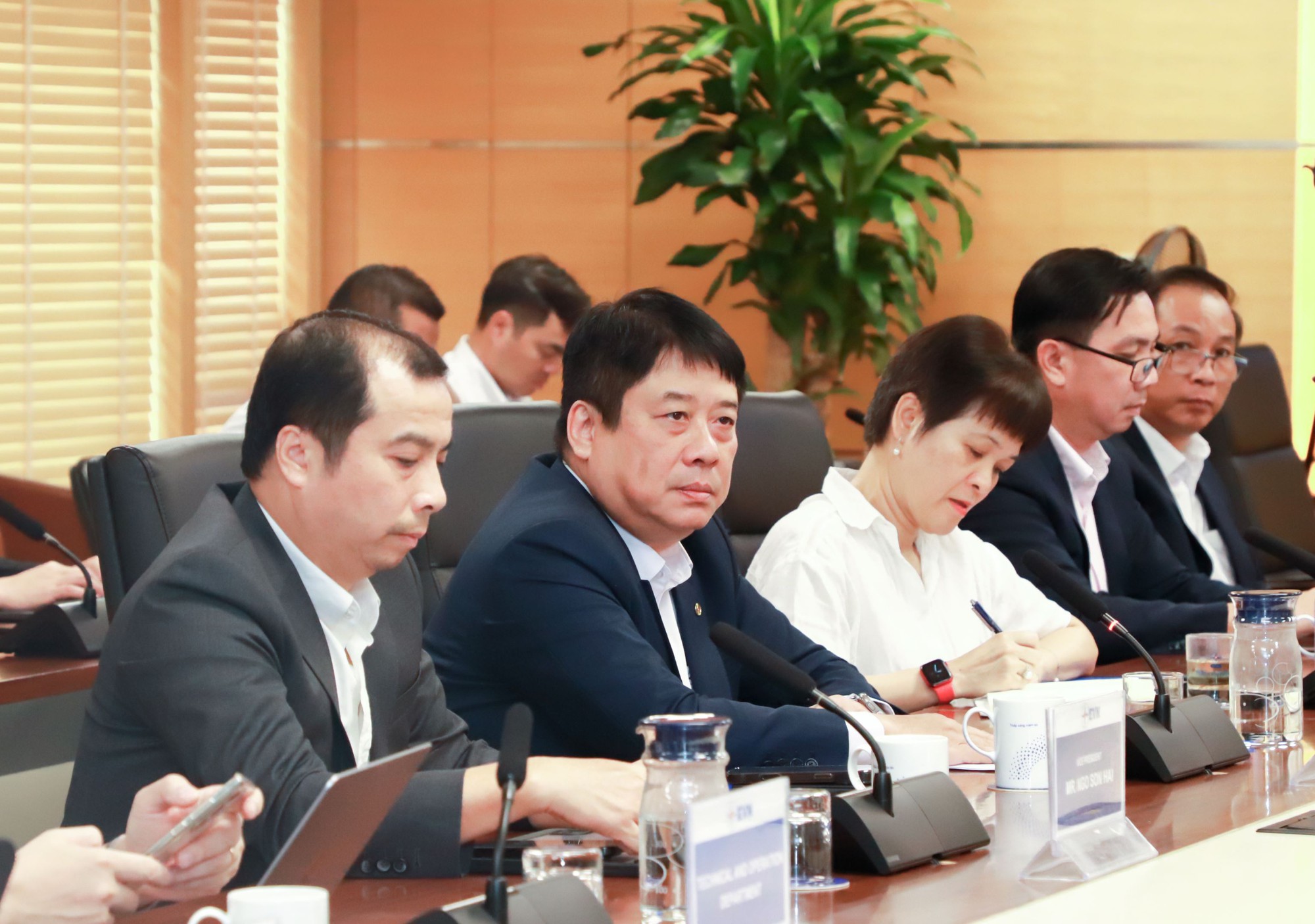 EVN bắt tay với một ông lớn Trung Quốc đã có mặt tại 70 quốc gia: Điện lực Việt Nam sắp có thay đổi lớn?- Ảnh 1. EVN bắt tay với một ông lớn Trung Quốc đã có mặt tại 70 quốc gia: Điện lực Việt Nam sắp có thay đổi lớn?- Ảnh 1.
