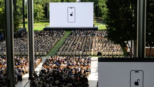 Apple mất 75 tỷ USD trong 6 phút: Ông trùm cải tiến đang hụt hơi vì AI, liệu iPhone có bị xóa sổ khi bị chê là thiếu tính đột phá, không đủ sức hút để mua mới?- Ảnh 2. Apple mất 75 tỷ USD trong 6 phút: Ông trùm cải tiến đang hụt hơi vì AI, liệu iPhone có bị xóa sổ khi bị chê là thiếu tính đột phá, không đủ sức hút để mua mới?- Ảnh 2.
