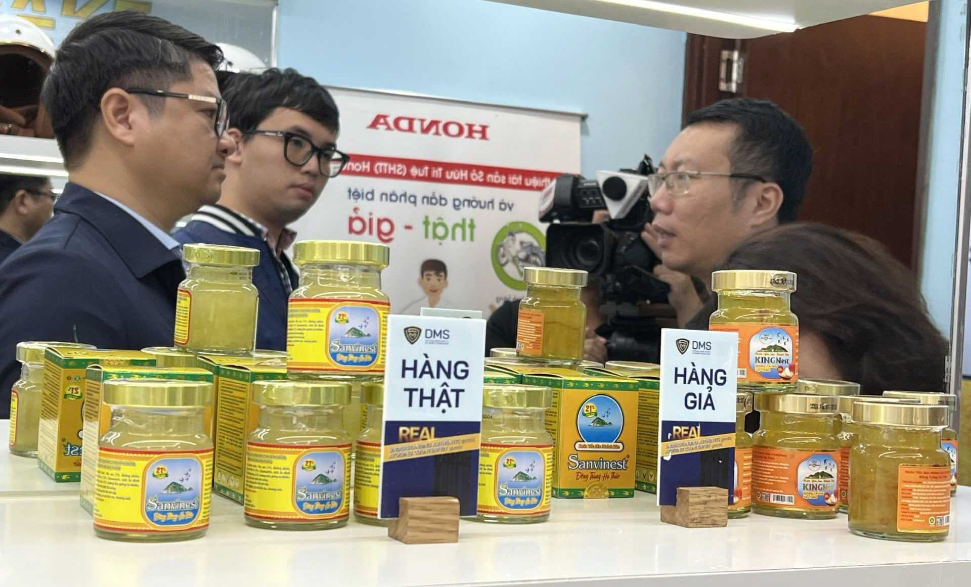 Bát nháo thị trường yến sào- Ảnh 1. Bát nháo thị trường yến sào- Ảnh 1.