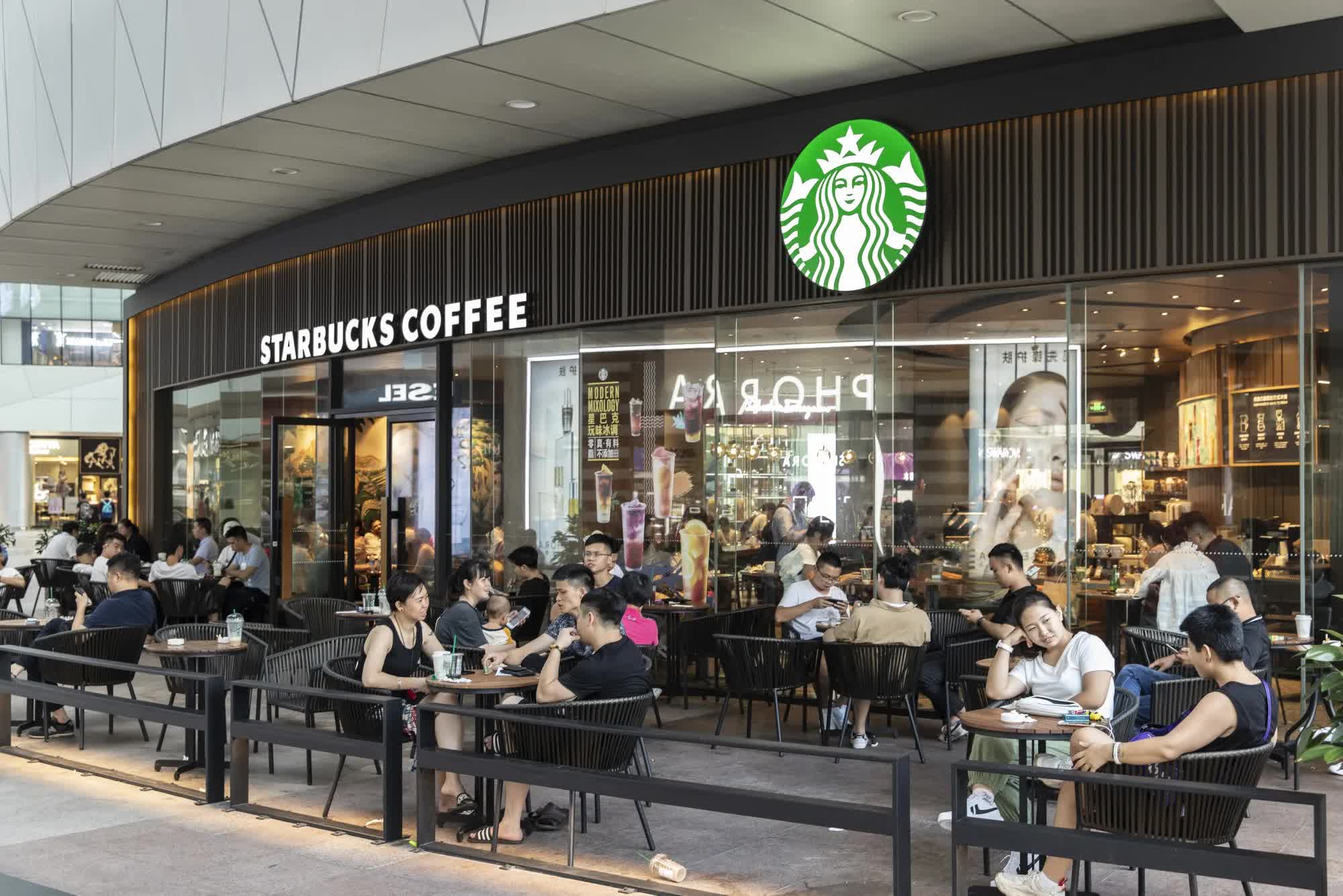 Starbucks vừa thông báo giảm giá mạnh hàng chục món trong menu: Vì sao lại có quyết định gây sốc này?- Ảnh 3. Starbucks vừa thông báo giảm giá mạnh hàng chục món trong menu: Vì sao lại có quyết định gây sốc này?- Ảnh 3.