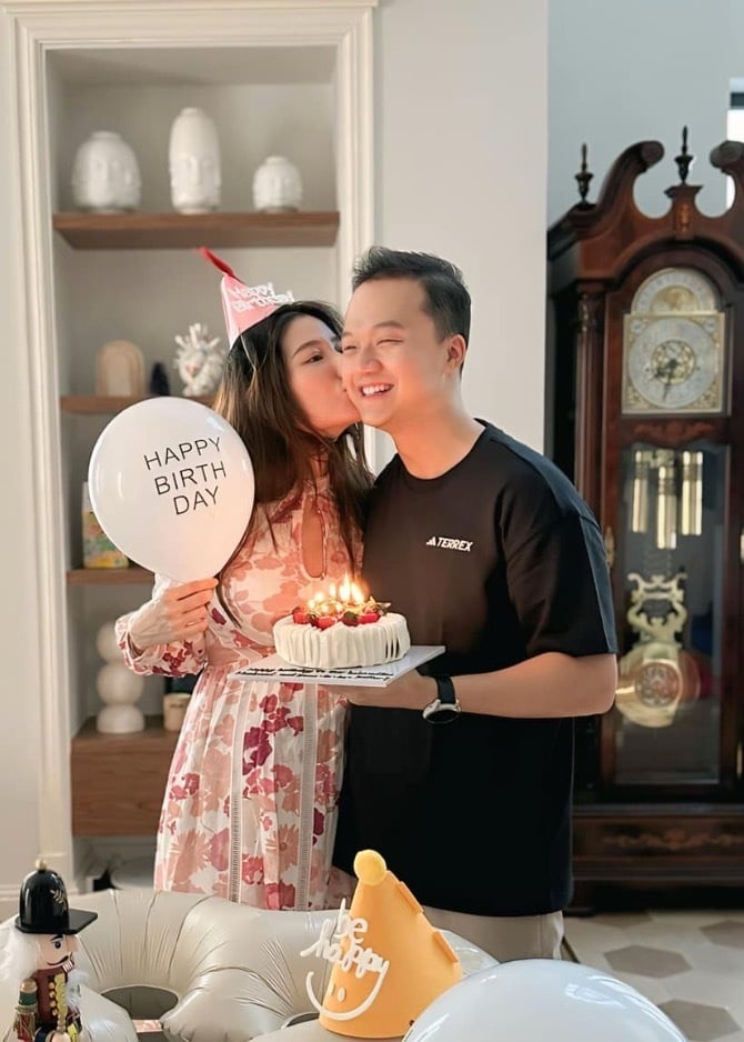 Sao nữ Vbiz được cầu hôn ở độ cao 900m: Từng rạn nứt vì yêu xa, giữ kín 1 thông tin trong suốt 7 tháng- Ảnh 9. Sao nữ Vbiz được cầu hôn ở độ cao 900m: Từng rạn nứt vì yêu xa, giữ kín 1 thông tin trong suốt 7 tháng- Ảnh 9.