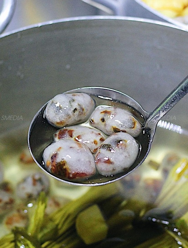 Khách Tây trầm trồ khi thưởng thức món ăn vừa mặn vừa ngọt của người Việt, nhận xét: "Nó rất đặc biệt!"- Ảnh 2.